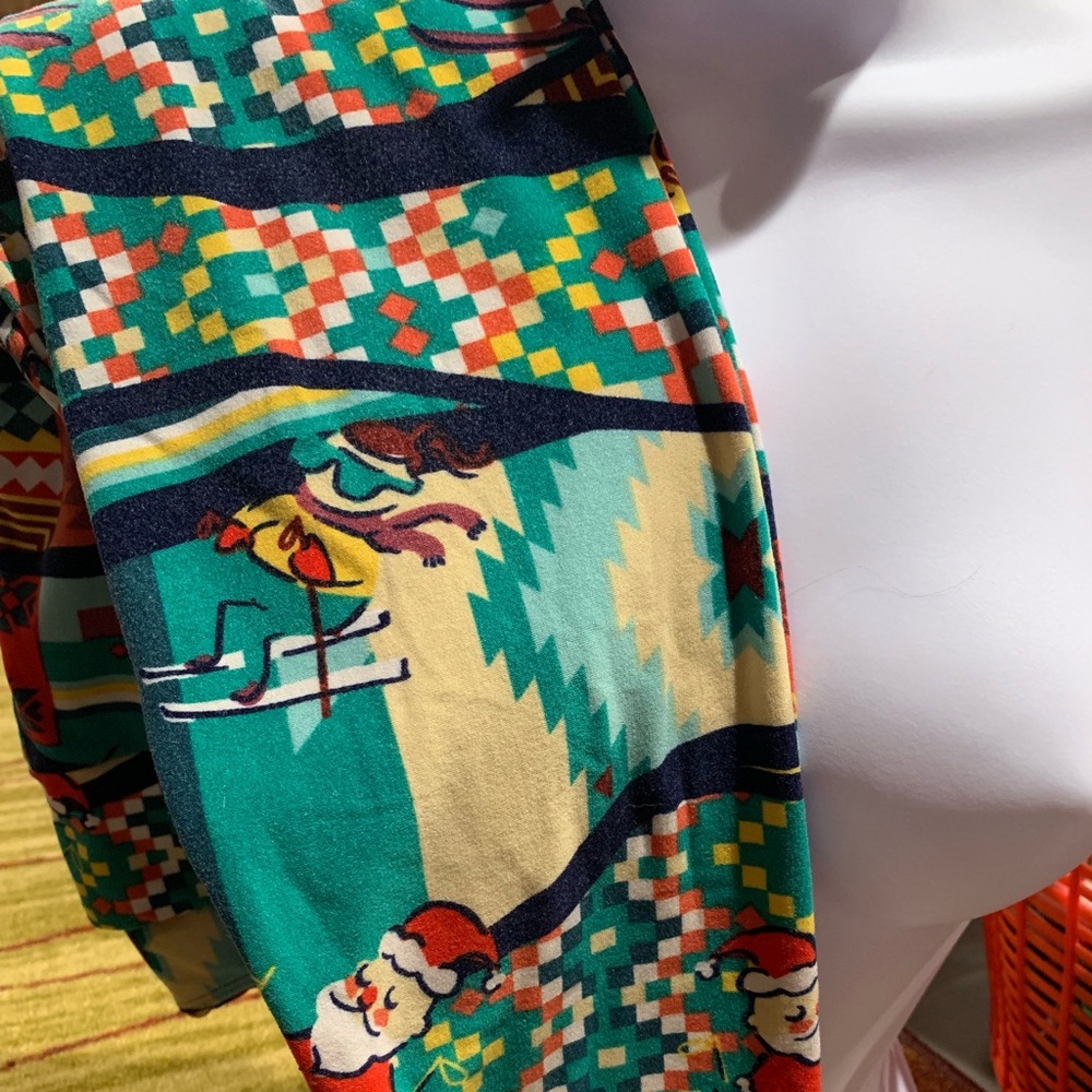EUC Lularoe Santa Leggings!